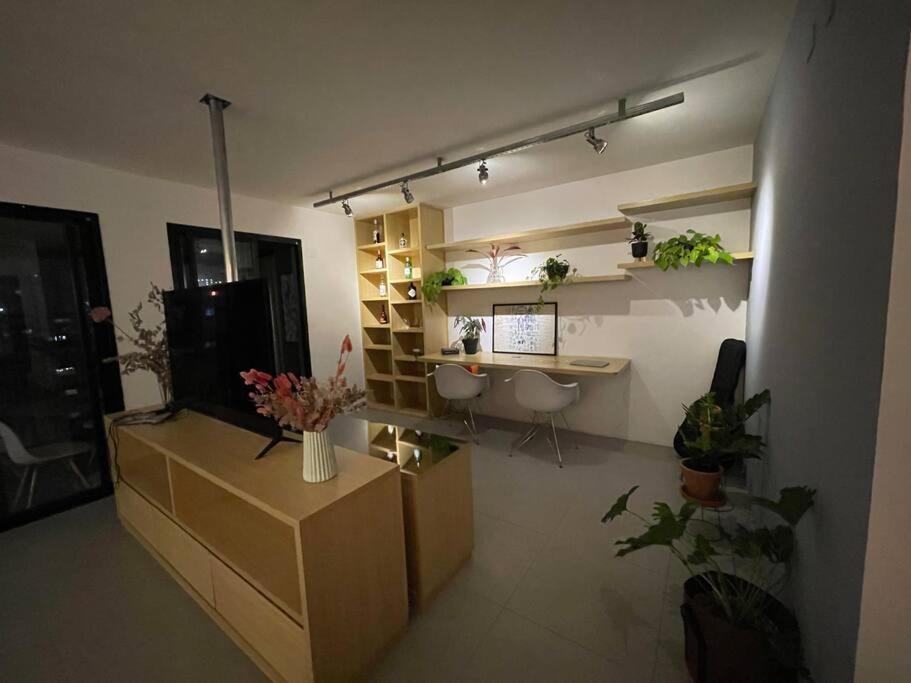 Large 1 Bedroom 2 Balconies And A Work Space Sao Paulo