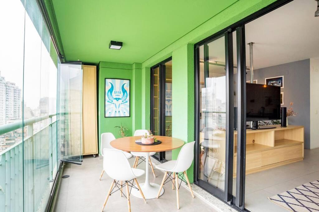 Apartment Large 1 Bedroom 2 Balconies And A Work Space